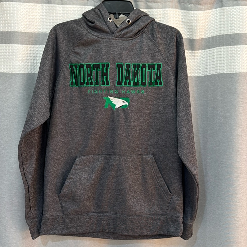 Men’s University of North Dakota Hoodie Medium **missing tie/string for …